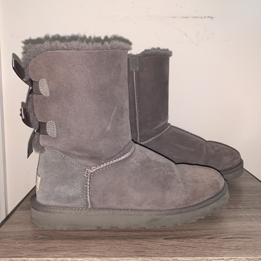UGGS Bailey grey bow boots - Picture 2 of 6